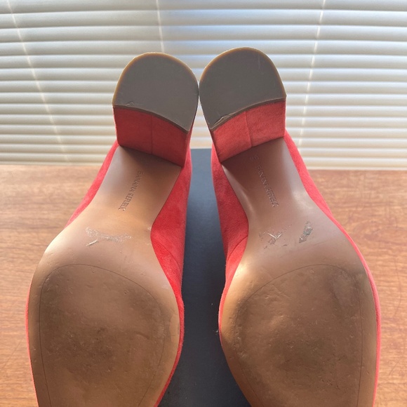 Sea-coral (pink/red) Banana Republic pointed toe pump! - Picture 7 of 7